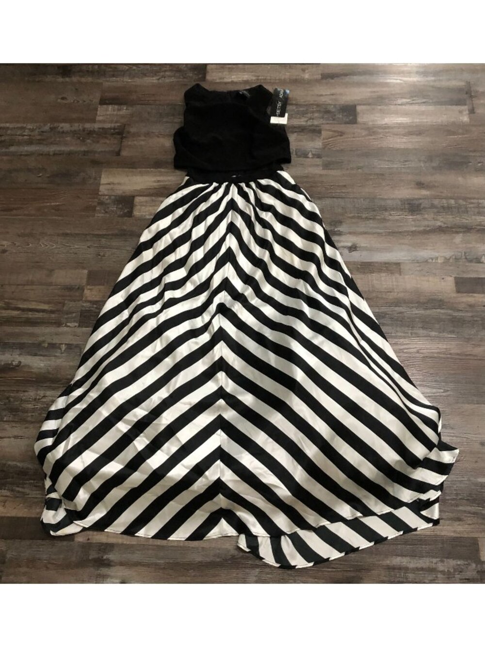 Betsy & Adam Size 4 Black & White Chevron Evening Gown Dress New with Tags